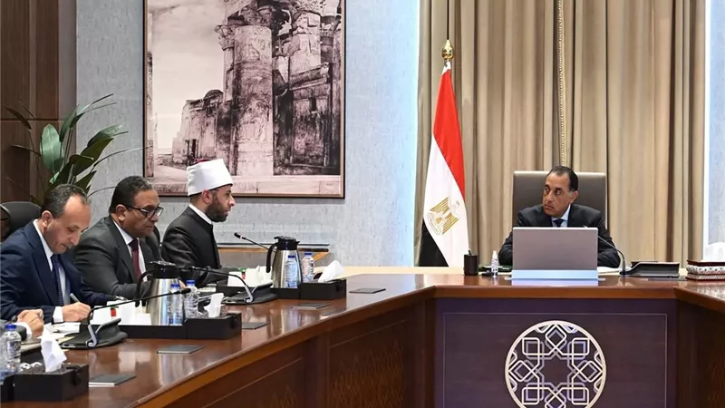 رئيس الوزراء يوجه بتعظيم استثمار 12800 وقف من أصول هيئة الأوقاف