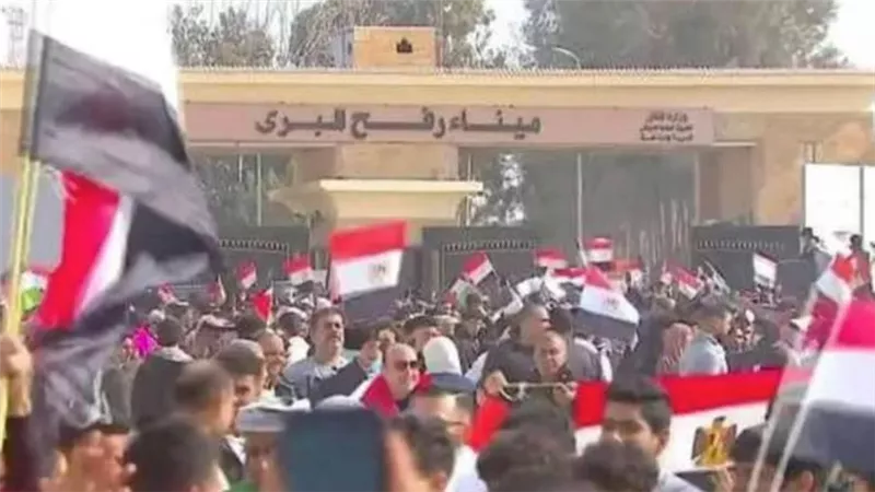 الهلال الأحمر المصري: الدفع بقرابة 95 ألف سلة غذائية لأشقائنا في غزة