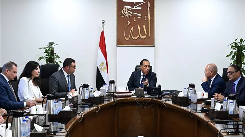 رئيس الوزراء يتابع مشروعات إعادة إحياء وسط البلد والقاهرة الخديوية