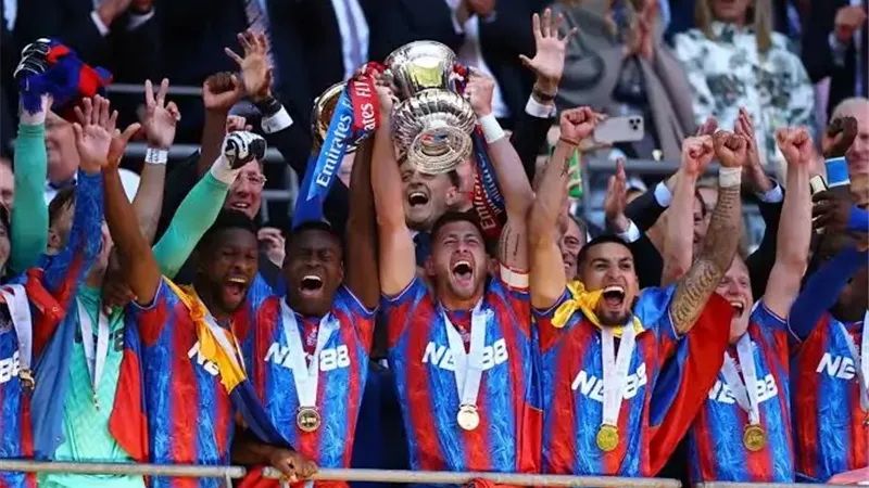 كريستال بالاس يفوز بكأس الدرع الخيري على حساب ليفربول 