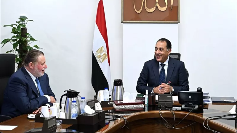 رئيس الوزراء يتابع جهود توفير المنتجات البترولية وسداد مستحقات الشركاء الأجانب