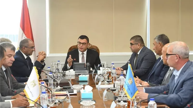 ︎وزير الإسكان يتابع موقف التغذية الكهربائية لمحطات مياه الشرب بالمدن الجديدة 