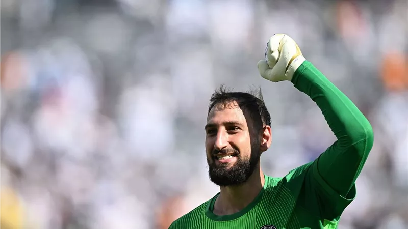 بعد رحيله عن سان جيرمان.. دوناروما يقترب من الانتقال لـ الدوري الإنجليزي 