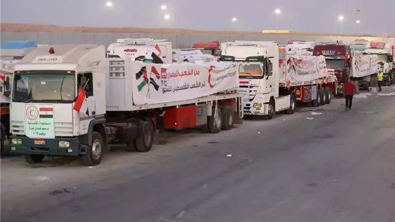 مصر تواصل تكثيف جهودها لإدخال المساعدات لأهالي غزة |فيديو