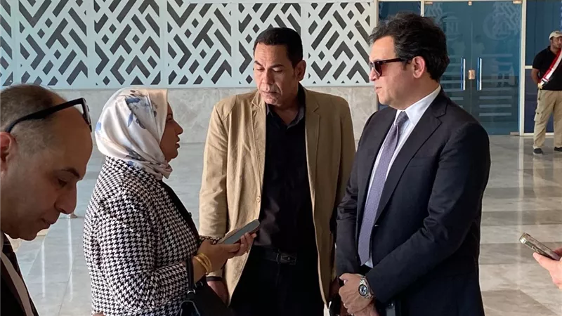 وزير الثقافة يتابع إجراءات خروج جثمان الأديب صنع الله إبراهيم ومراسم التشييع