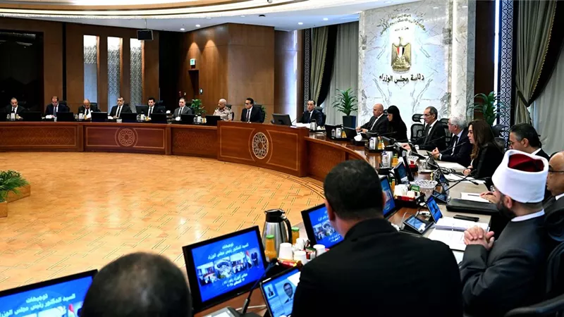 الحكومة تطلق خطة لتطوير الإعلام وتفعيل دور الشباب واستغلال أصول وسط البلد
