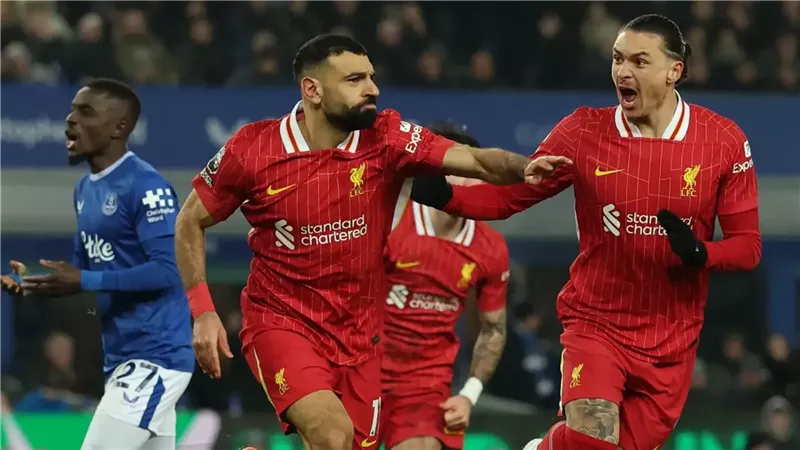 محمد صلاح يوجه رسالة موثرة لنونيز عقب رحيله عن ليفربول 
