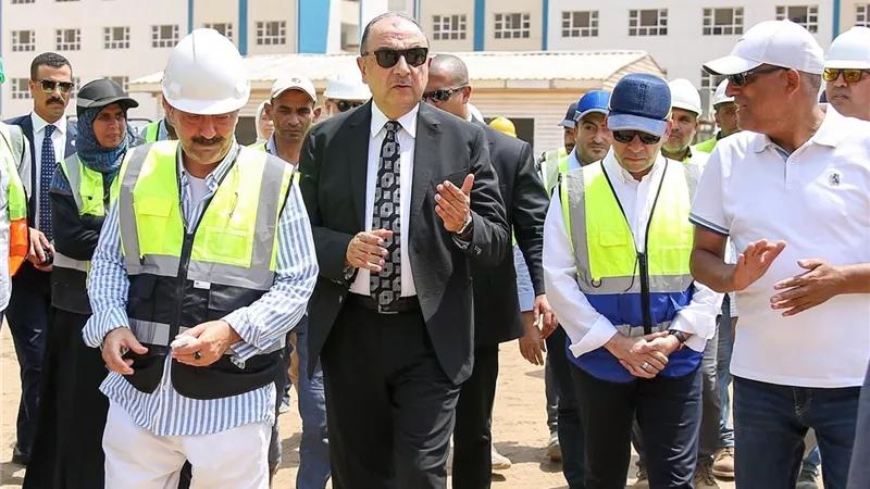 وزير قطاع الأعمال يتفقد مشروع إنشاء مجمع مدارس تنفذه شركة النصر للمقاولات