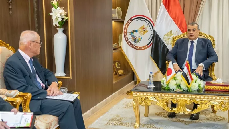 وزير الدولة للإنتاج الحربي يستقبل السفير الياباني بالقاهرة لبحث أوجه التعاون المشترك