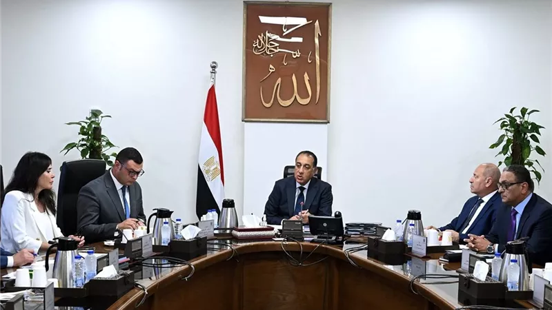 رئيس الوزراء يتابع المراحل الأخيرة لتنفيذ حدائق 