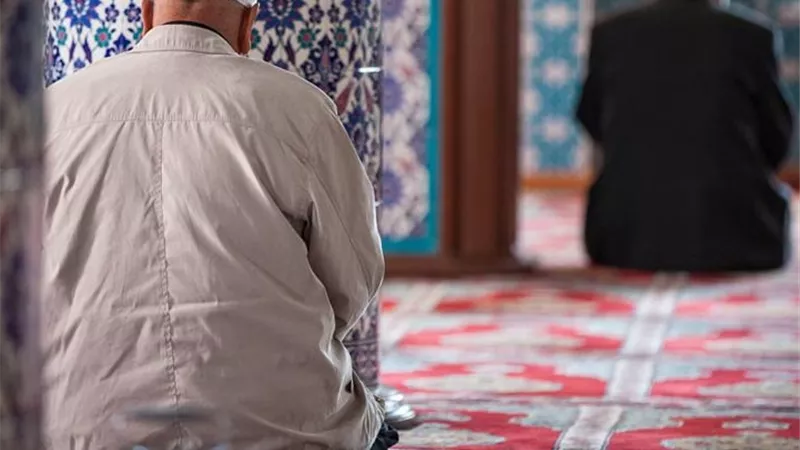 أحدهما في سوهاج والآخر بالقليوبية.. مسنان يختتمان حياتهما داخل المساجد