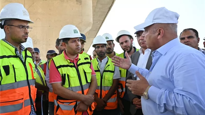 تطوير النقل الأخضر.. جولة تفقدية لوزير النقل لمتابعة مشروع القطار الكهربائي السريع