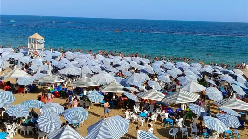 ضبط شيش ومشروبات كحولية ومواد مخدرة على شواطئ الإسكندرية