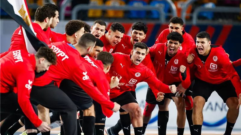 باستوديو من أرض الملعب.. 