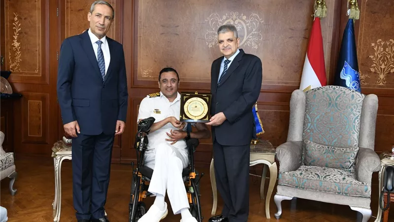 إنجاز عالمي.. هيئة قناة السويس تدعم الربان ولاء حافظ في تحدي «جينيس»