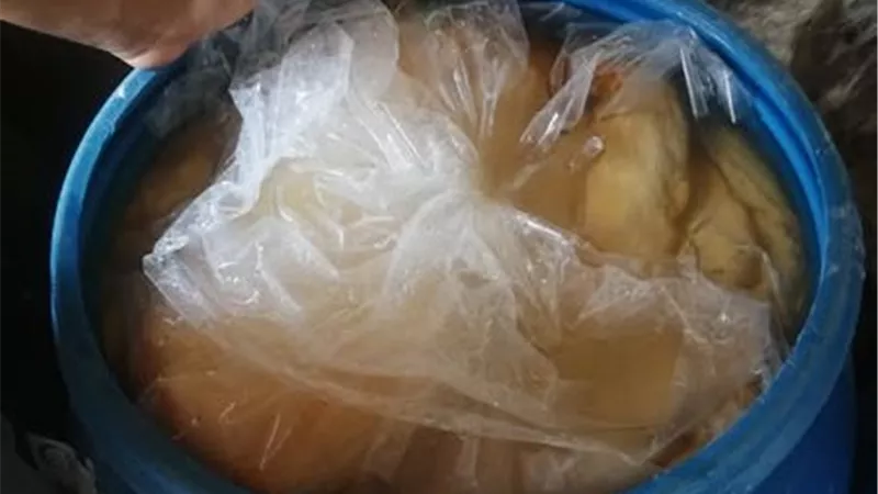 ضبط 72 طنًّا من المنتجات غير الصالحة للاستهلاك في 15 محافظة