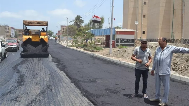 محافظ سوهاج يتابع أعمال رفع كفاءة الطرق والشوارع بالمنشاة 