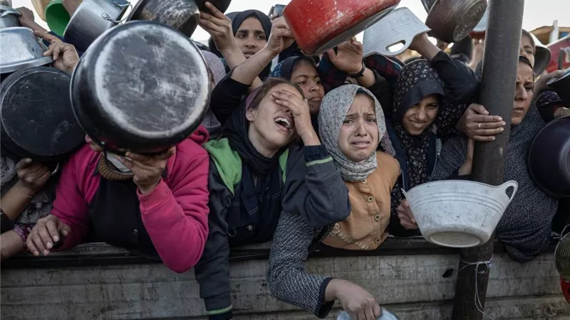 أمجد الشوا: الاحتلال يفرض سياسة تجويع ممنهجة على سكان غزة