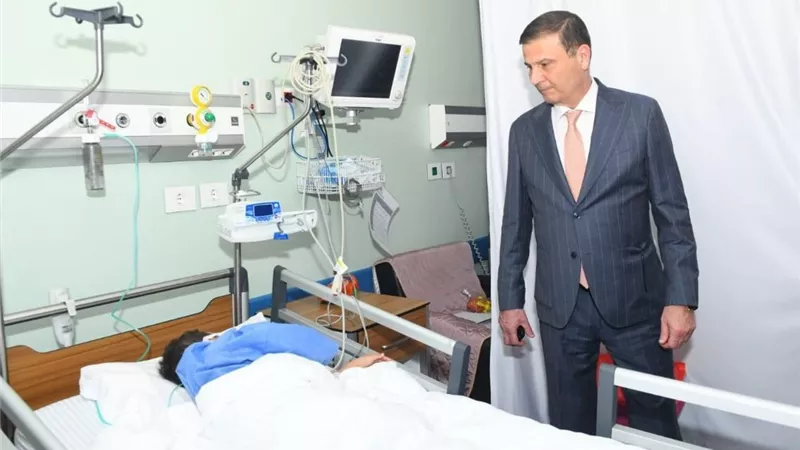 وزير الزراعة يزور مستشفى الناس ويُشيد بالخدمات الطبية المقدمة بالمجان للمواطنين
