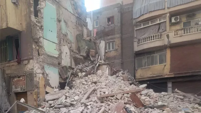 انهيار أجزاء من عقار في حي الجمرك بالإسكندرية| تفاصيل 