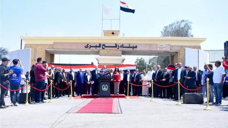 المساعدات الإنسانية.. مصر تقود جهود دعم غزة عبر معبر رفح (صور)
