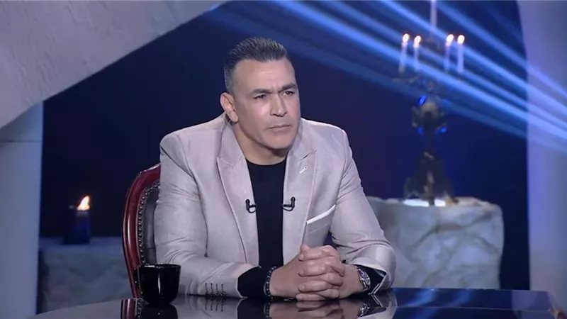 في واقعة الكلب بالعلمين.. قرار عاجل بضبط وإحضار عصام الحضري وزوجته 