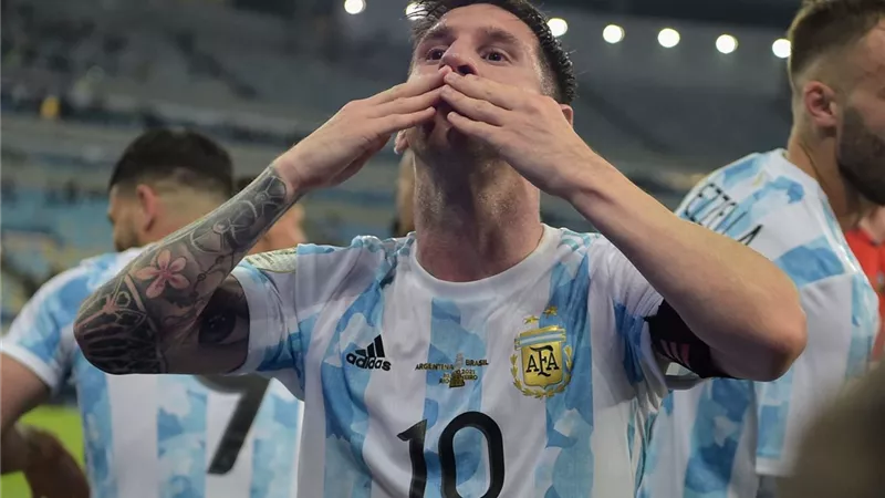 ميسي يُير الجدل باعتزاله كرة القدم.. واتحاد أمريكا الجنوبية «إنها الرقصة الأخيرة»