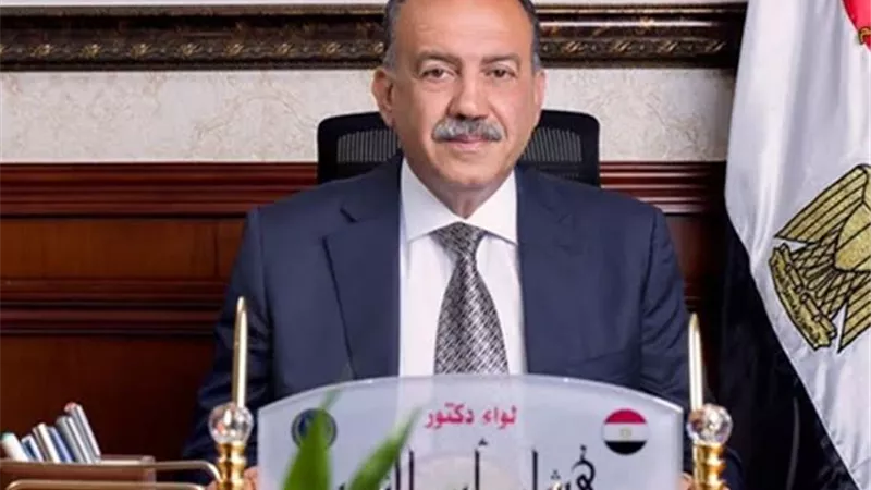 محافظ أسيوط يتفقد أعمال رصف وتطوير طريق ريفا – موشا