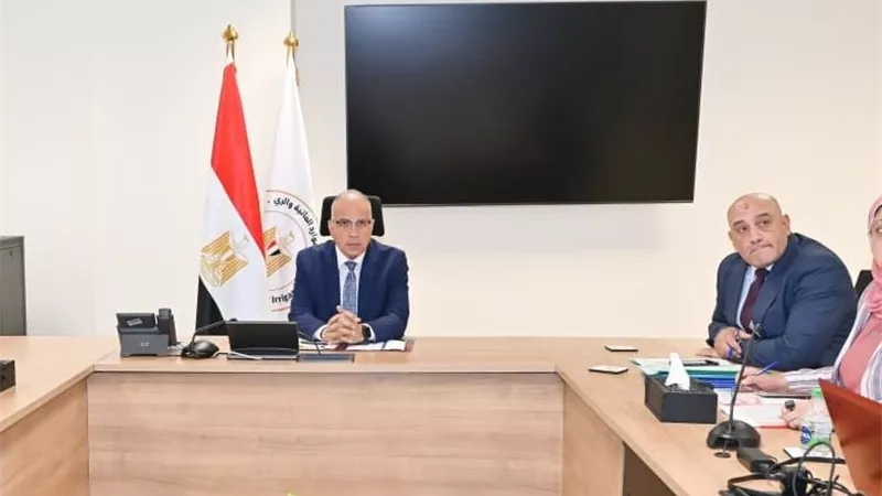 وزير الري يبحث إجراءات الحوكمة والتطوير المؤسسي لهيئة حماية الشواطئ