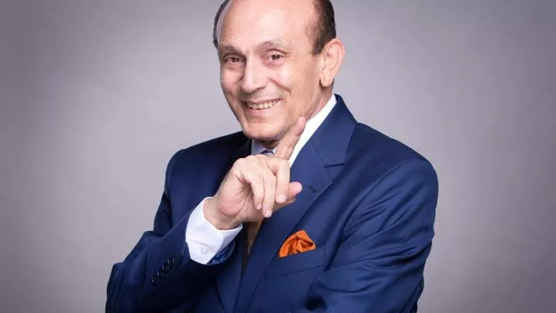 بعد مدينة سنبل.. حريق أمام فيلا الفنان محمد صبحي في الجيزة