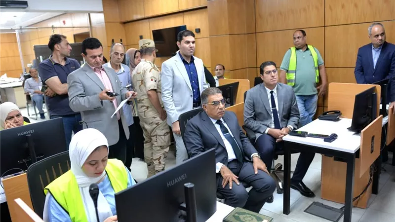 من داخل الشبكة الوطنية للطوارئ.. محافظ الدقهلية يتابع اعمال تطوير سوق طلخا