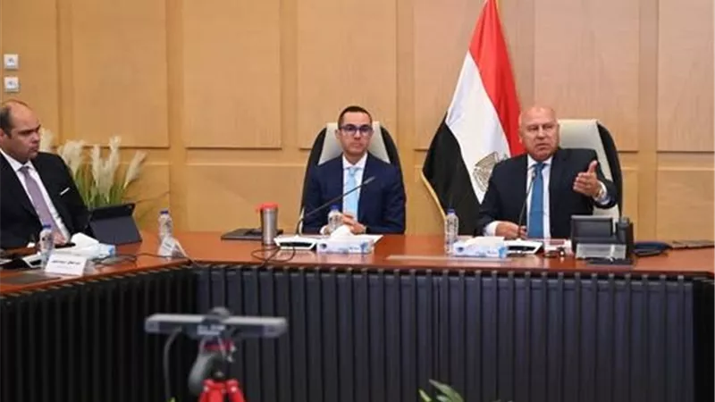 الوزير: رغم انخفاض أسعار الأسمنت نحتاج إلى تكثيف الجهود لضمان استمرار التراجع