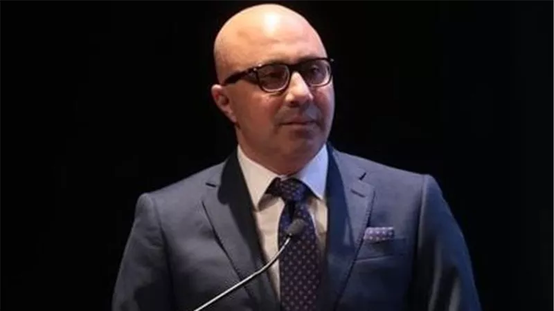 سلمها مكتوبة إلى مكتب الوزير.. أحمد بهي الدين يستقيل رسميًا من رئاسة هيئة الكتاب