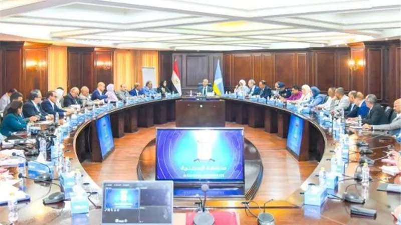 محافظ الإسكندرية يبحث حل معوقات الصناعة وتعزيز بيئة الاستثمار