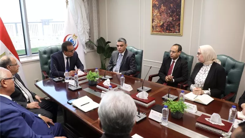 عبدالغفار يؤكد التزام الدولة بتوطين صناعة الدواء ونقل التكنولوجيا المتقدمة