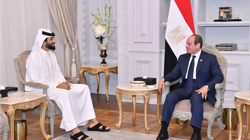 الرئيس السيسي يستقبل مستشار الأمن الوطني وقائد العمليات الخاصة بمملكة البحرين