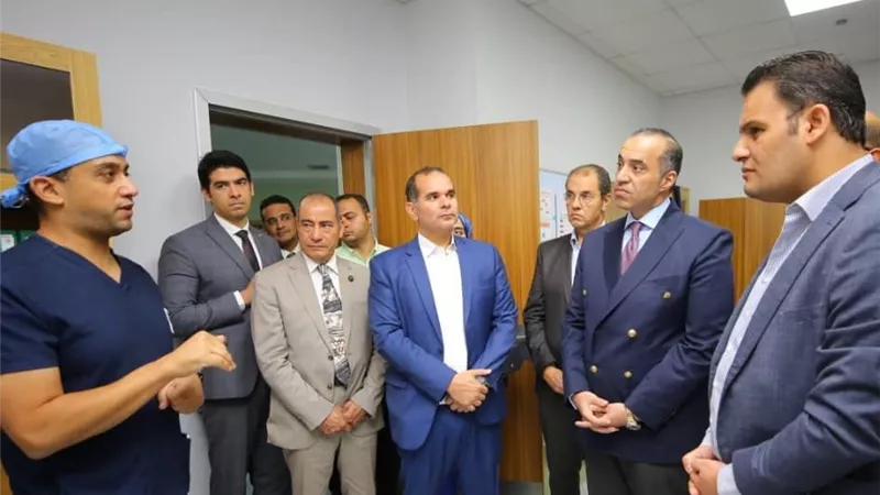 وزير الشئون القانونية خلال زيارته لمستشفى الناس: صرح طبي فريد