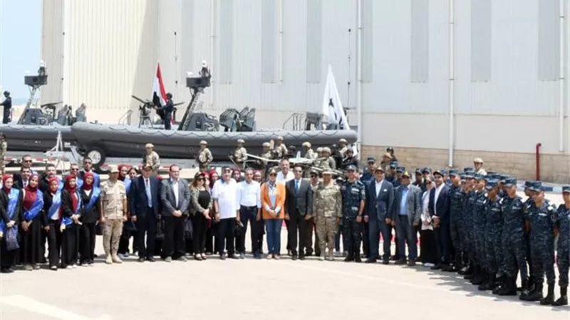 القوات المسلحة تنظم زيارة لوفد من الإعلاميين وطلبة الأكاديمية العسكرية لإحدى الوحدات الخاصة البحرية