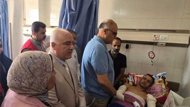 محافظ القليوبية يزور مصاب حريق منطقة الشدية ببنها 