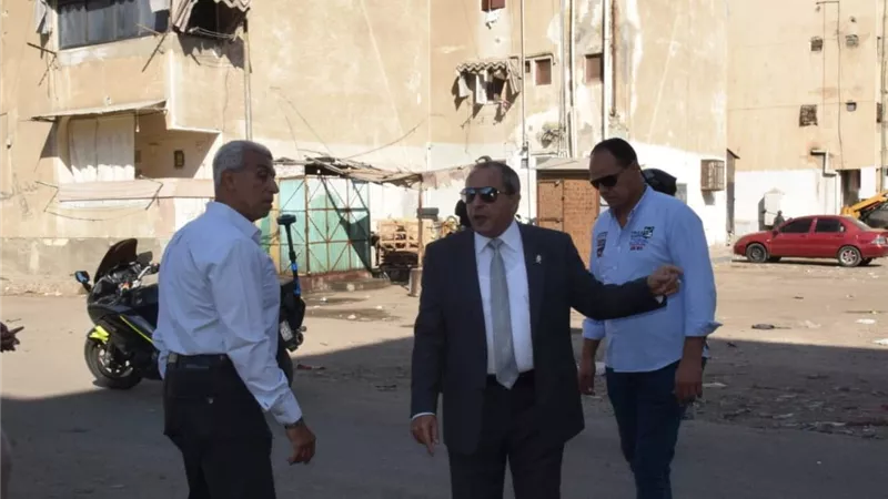 محافظ بورسعيد يتفقد أعمال رفع كفاءة الصرف الصحي بمساكن متخللات