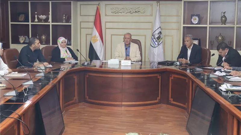 سكرتير بني سويف يتابع سير العمل في ملفات التصالح ومواجهة التعديات 
