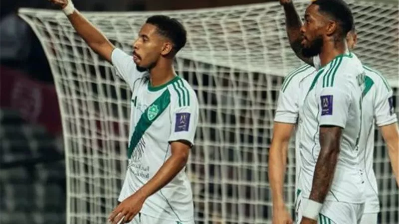 أهلي جدة يهزم القادسية (5_1) ويواجه النصر في نهائي كأس السوبر السعوي