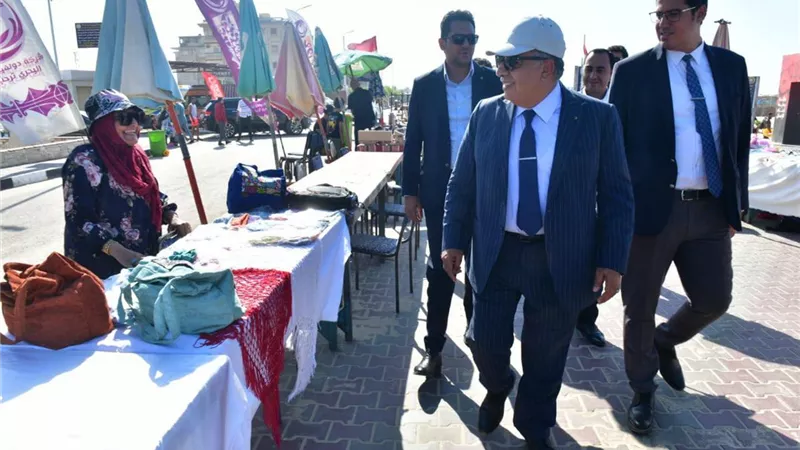 محافظ الدقهلية يتفقد معرض أيادي مصر للصناعات الحرفية بشاطئ جمصه