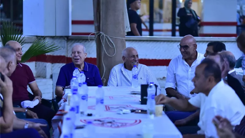 مناشدة للقيادة السياسية.. تفاصيل اجتماع مجلس الزمالك ورموز النادي بشأن أزمة أرض أكتوبر 