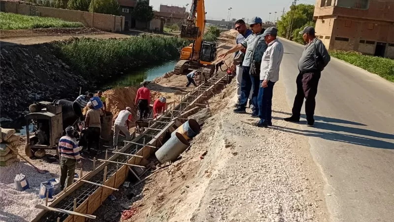  أسيوط: تنفيذ أعمال رصف طريقي 