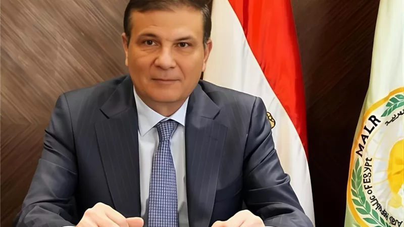 وزير الزراعة:  فتح أسواق دولة بيرو أمام شتلات الفراولة المصرية