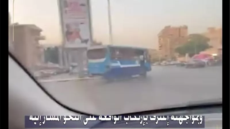 القبض على سائق أتوبيس نقل جماعي كان يسير عكس الاتجاه بمصر الجديدة |فيديو