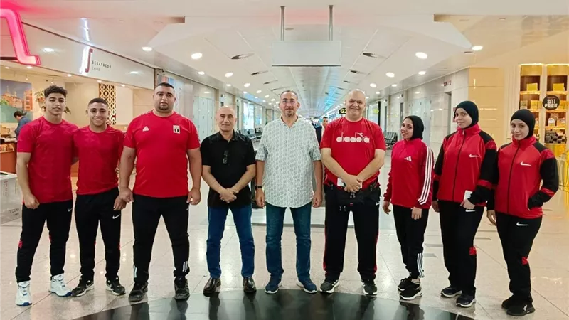 بعد فوزها بـ6 مداليات.. محافظ بني سويف يهنئ لاعبة رفع الأثقال “سندس”