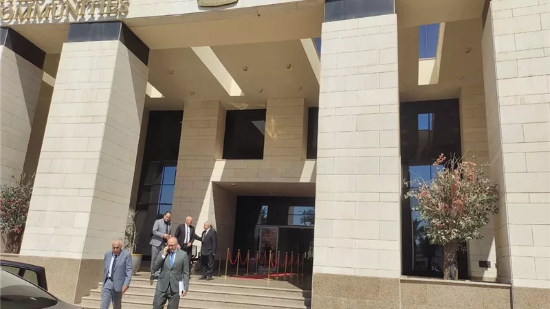 تفاصيل اجتماع وفد الزمالك مع وزير الإسكان لبحث أزمة أرض النادي بأكتوبر 