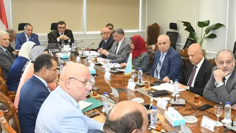 وزير الإسكان يستقبل محافظ بورسعيد لبحث ملفات العمل والتعاون المشترك